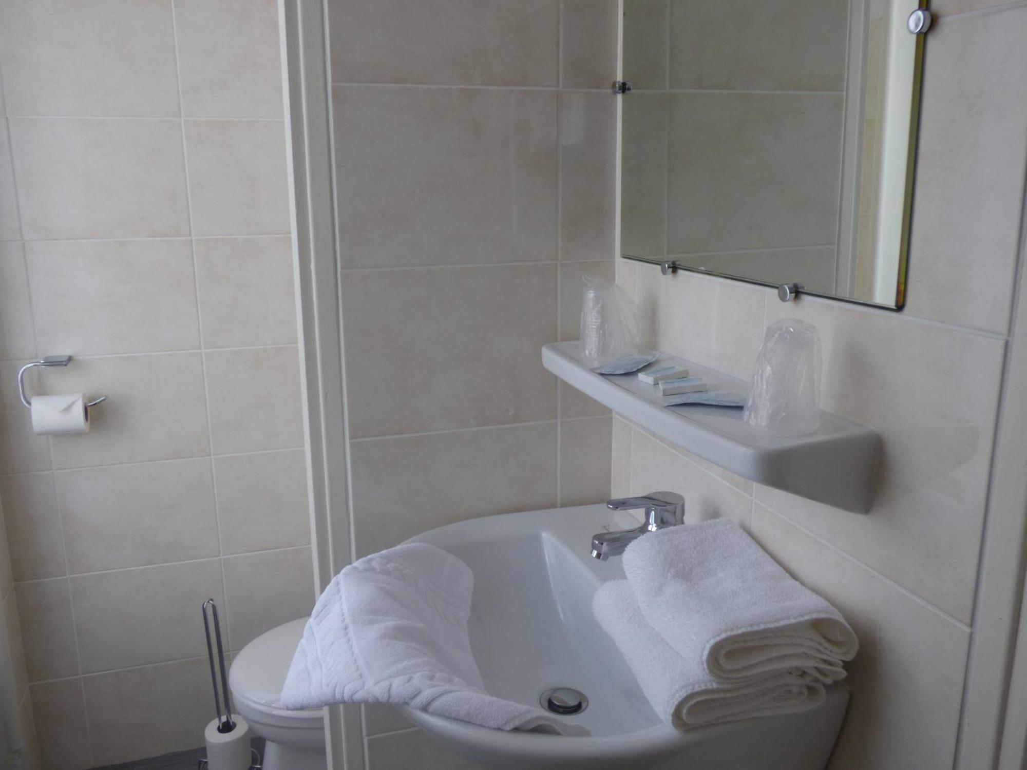 Hotel Saint Jean Vals-les-Bains Bilik gambar